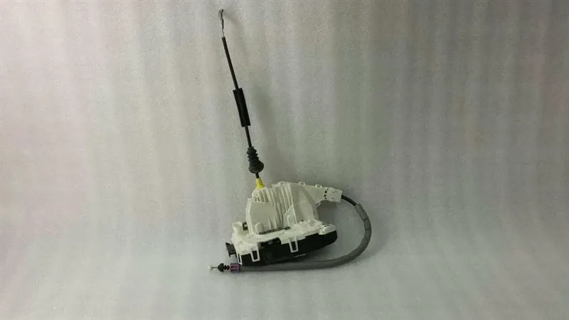 Mercedes C Class Door Lock Front Right A2047202435 Door Lock Front Right