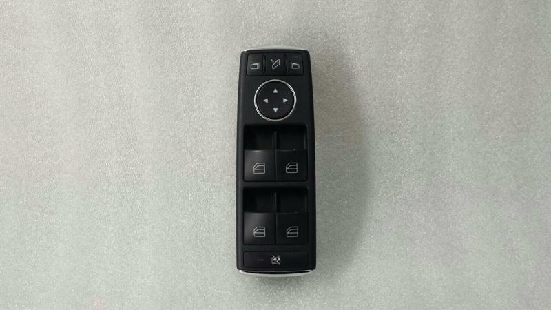 Mercedes-Benz A (W169) Mercedes C Class W204 W212 Main Window Switch A2128208310 Switch Power Window Body type: Saloon
Fuel: Diesel