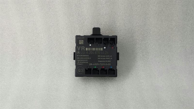 Mercedes-Benz A (W169) Mercedes C-Class W204 door control unit FRH A2048704426 door control unit front Body type: Saloon
Fuel: Diesel