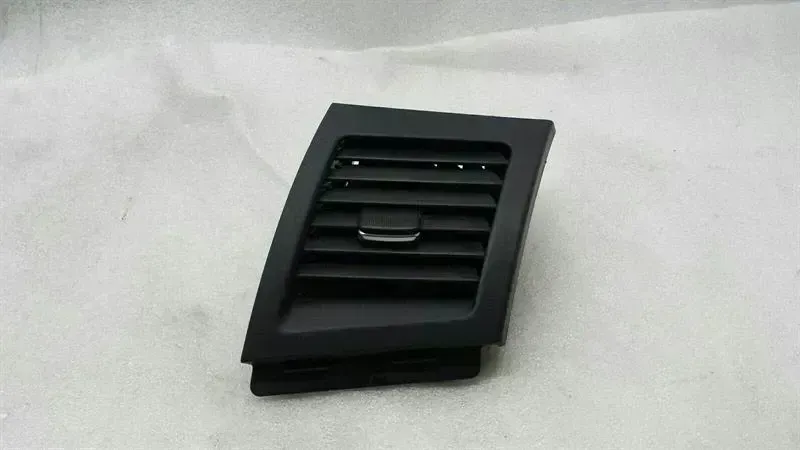 Mitsubishi Lancer Mitsubishi Lancer X right air vent 8030A084XA ventilation nozzle ventilation grille right Body type: Saloon
Fuel: Petrol