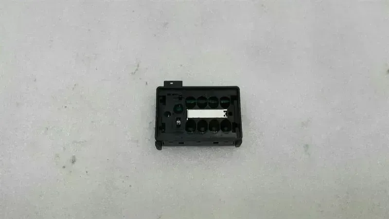 BMW 7 (E65 / E66 / E67 / E68) BMW 7 series E65 E66 rain light sensor 9120309 rain light sensor Body type: Saloon
Fuel: Petrol