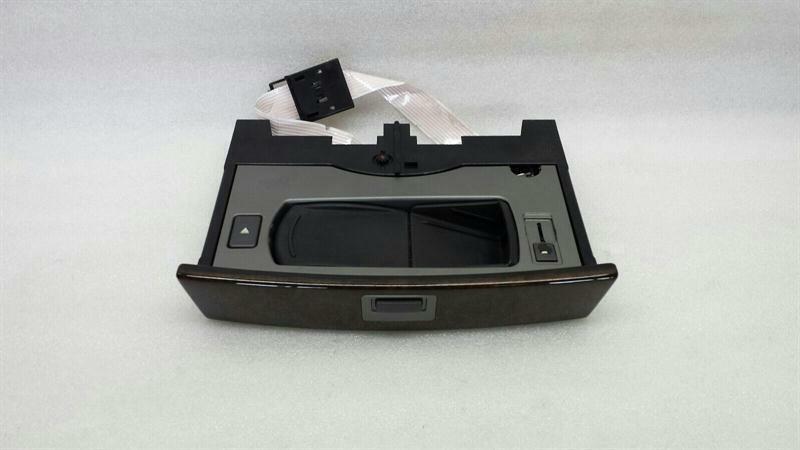BMW 7 (E65 / E66 / E67 / E68) BMW 7 series E65 storage compartment 51458251192 Ashtary tray Body type: Saloon
Fuel: Petrol