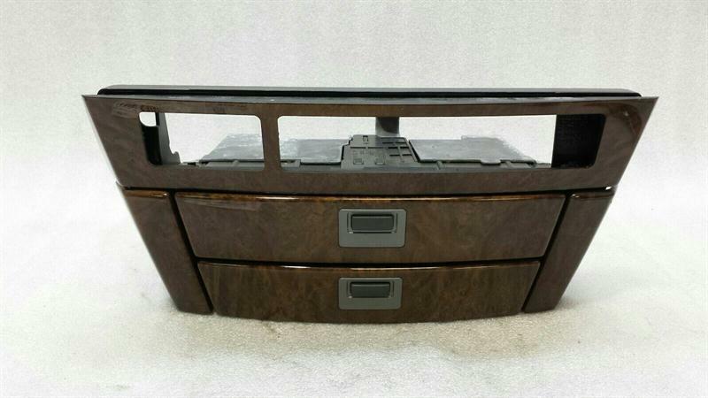 BMW 7 (E65 / E66 / E67 / E68) BMW 7 series E65 Ashtray 51457025314 Ashtray Body type: Saloon
Fuel: Petrol