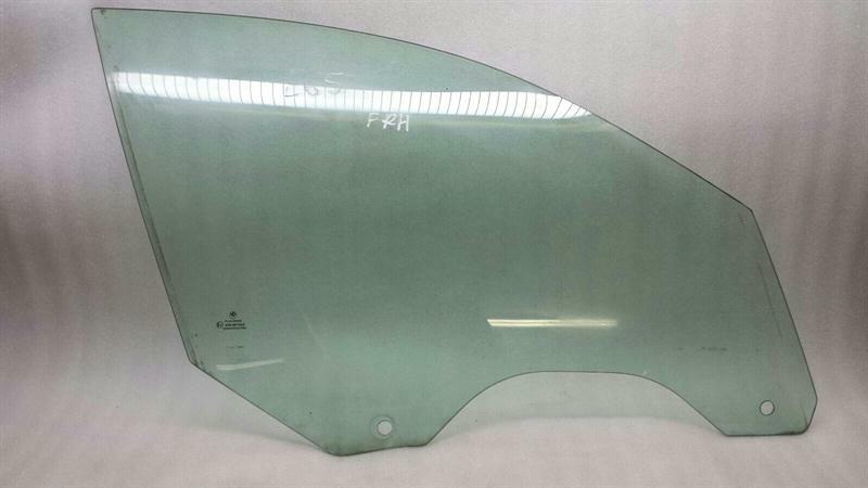 BMW 7 (E65 / E66 / E67 / E68) BMW 7 series E65 E66 right front door glass 51338223840 door window front right Body type: Saloon
Fuel: Petrol