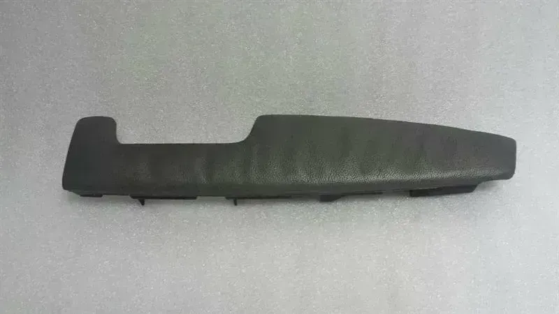 BMW 7 (E65 / E66 / E67 / E68) BMW 7 series E65 FRH armrest 5117024254 door trim armrest front right Body type: Saloon
Fuel: Petrol