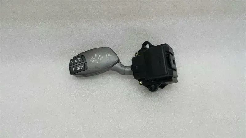 BMW 7 (E65 / E66 / E67 / E68) BMW 7 series E65 turn indicator switch 61316911516 indicator switch Body type: Saloon
Fuel: Petrol