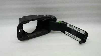 BMW seria 7 E65 korek wlewu paliwa 5115003915 klapka wlewu paliwa klapka wlewu paliwa