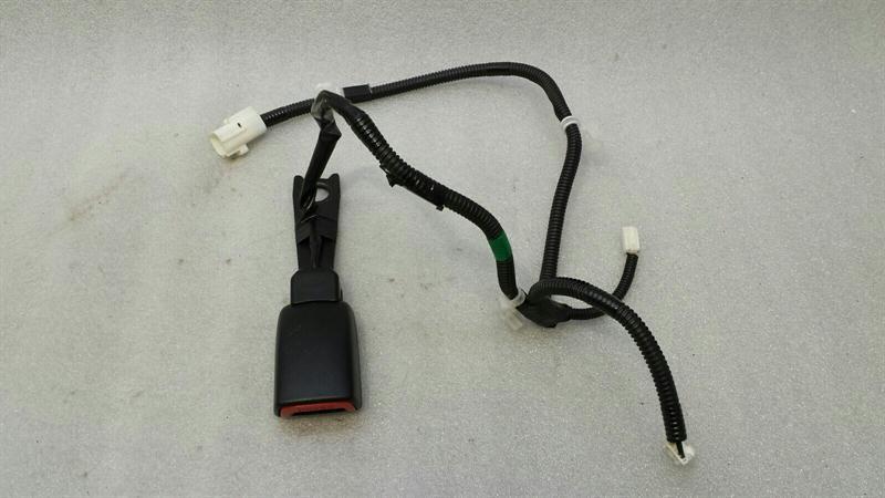 Lexus IS ISF IS II Right Belt Buckle 73230-53140-C0 Belt Lock Right Body type: Saloon
Fuel: Petrol
