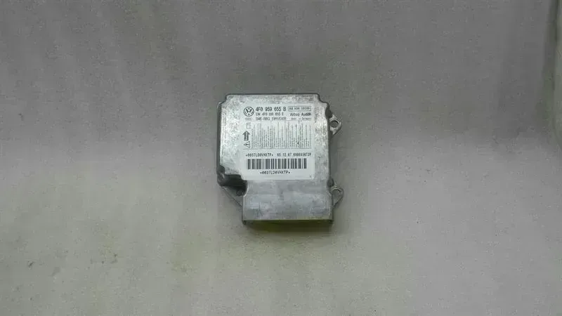 Audi A6 (C6) Audi A6 4F Safety Module ECU 4F0959655B Air Control Unit SRS Body type: Saloon
Fuel: Diesel