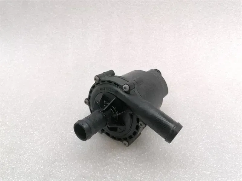 Tesla Model S Lisä- jäähdytyspumppu (turbo) Tesla Model S 90D Additional Cooling Pump 10674...