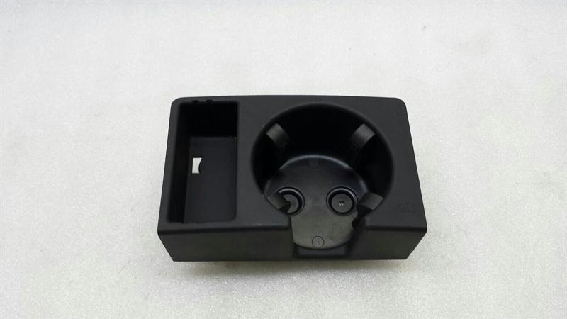 Audi A6 (C6) Audi A6 4F RHD Cup holder 4F2862534B right handlebar Body type: Saloon
Fuel: Diesel