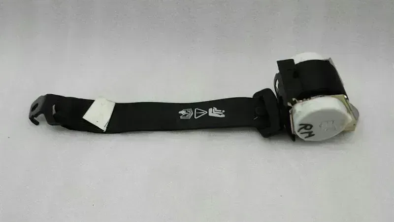 BMW 5 (E60 / E61) BMW 5 Series E60 M5 seat belt rear center 7065850 rear seat belt