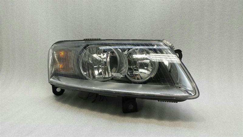 Audi A6 (C6) Audi A6 4F right headlamp 4F0941004 headlight right handlebar RHD halogen Body type: Saloon
Fuel: Diesel
