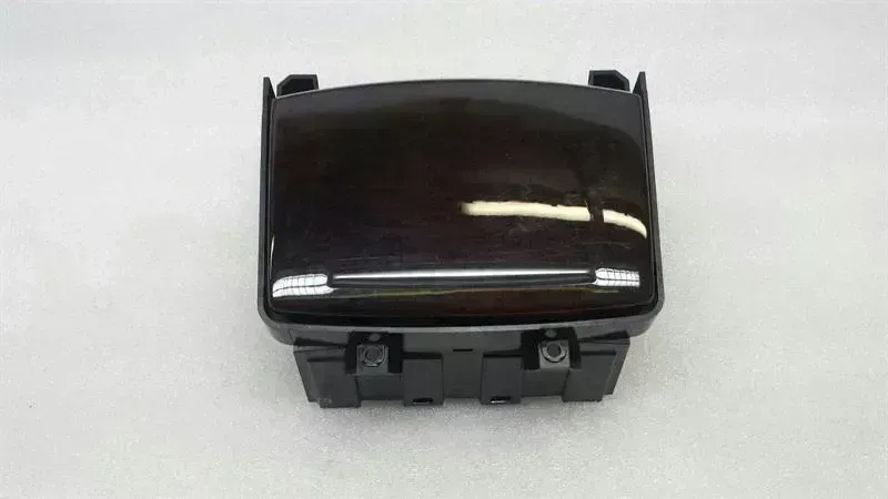 Audi A6 (C6) Audi A6 4F RHD cup holder 4F2862533A right-hand drive walnut Body type: Saloon
Fuel: Diesel