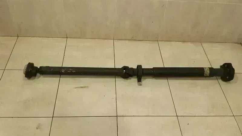 BMW 6 (E63 / E64) BMW 6 Series E63 Propshaft 7526062 Propshaft 645i