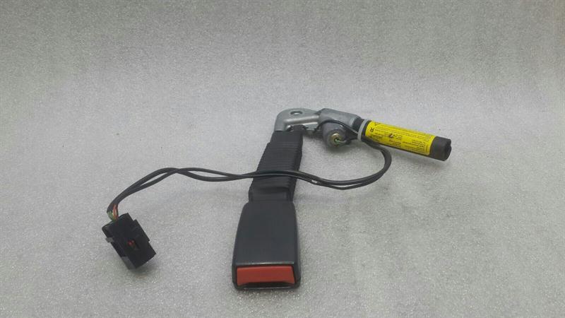 Jaguar XJ Jaguar XJ X350 FRH Seatbelt Tensioner 2R83-F61202-AFLEG Front Seat Belt Tensioner RE Body type: Saloon
Fuel: Diesel