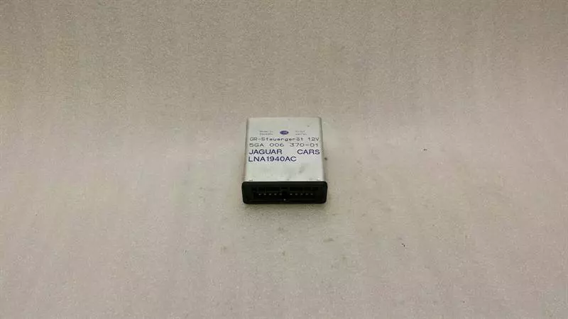 Jaguar XJ (X308) Jaguar XJ X300 Cruise Control Module LNA1940AC Cruise Control Unit Body type: Saloon
Fuel: Petrol