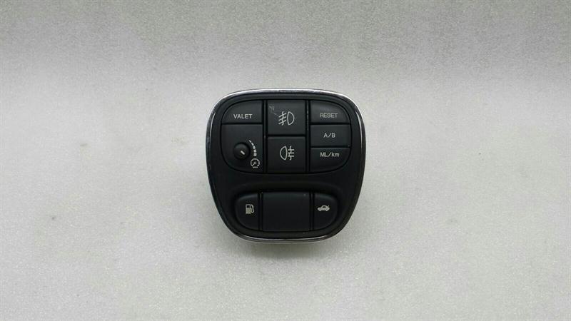 Jaguar XJ Jaguar XJ X350 FOG LIGHT SWITCH 5W93-11654 Rear Fog Light Switch Body type: Saloon
Fuel: Diesel
