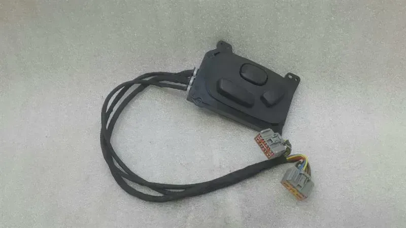 Jaguar XJ Jaguar XJ X350 front left seat switch 2W93-14B567-AA seat front left switch Body type: Saloon
Fuel: Diesel