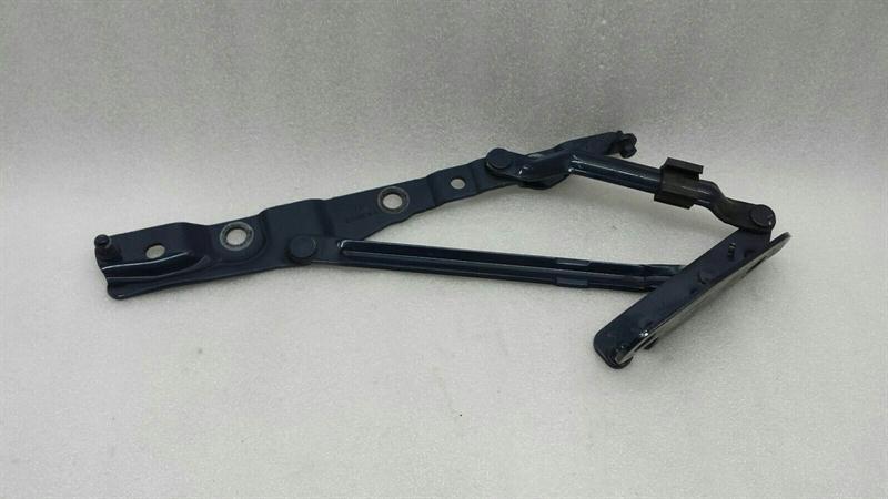 Jaguar XJ Jaguar XJ X350 right boat hinge C2C1425 tailgate hinge right Body type: Saloon
Fuel: Diesel