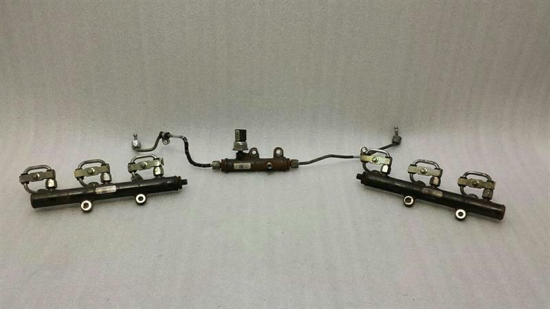 Jaguar XJ X350 X358 Fuel Rail 4R8Q-9D280-AC Fuel Injector Pipe Manifold