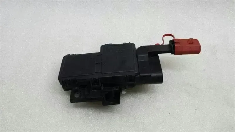 BMW 7 (E65 / E66 / E67 / E68) BMW 7 series E65 Facelift Relay 611385164 Relay Body type: Saloon
Fuel: Petrol