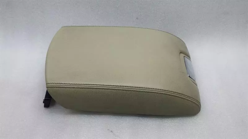 Jaguar XJ JAGUAR XJ6 XJ X350 Center Armrest Armrest C2C26920SEL Armrest C2C22403SEL Body type: Saloon
Fuel: Diesel