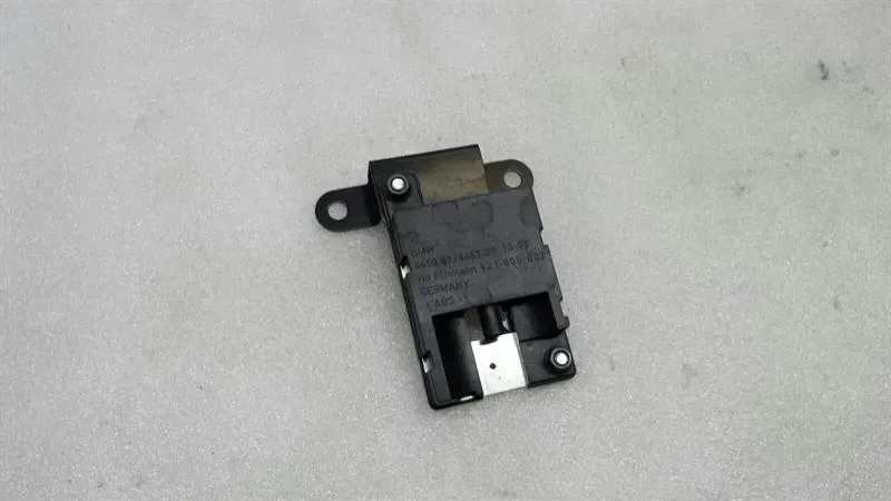 BMW 7 (E65 / E66 / E67 / E68) BMW 7 Series E65 Facelift Bluetooth Antenna 84506928461 Bluetooth Antenna Body type: Saloon
Fuel: Petrol