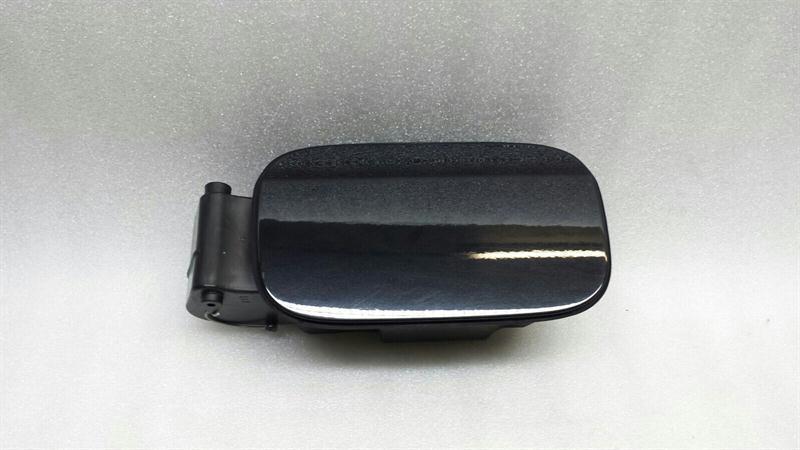 BMW 7 (E65 / E66 / E67 / E68) BMW 7 series E65 facelift fuel cap 51177003915 fuel filler flap Body type: Saloon
Fuel: Petrol