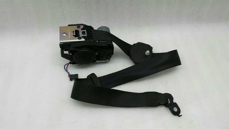 Mercedes-Benz CLS (C219) Mercedes CLS W219 front seat belt A2118605786 seat belt belt front left Body type: Saloon
Fuel: Petrol