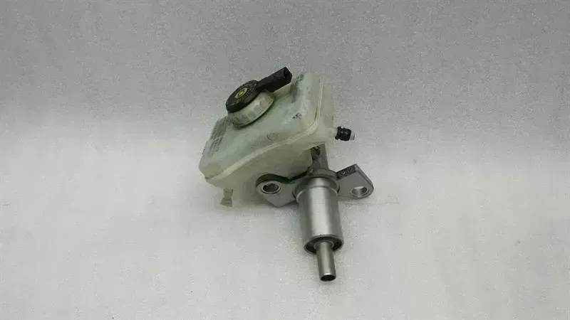 Audi A4 (B9) 2015-... Audi A4 8K Brake Master Cylinder 8K0611301A Brake Master Cylinder
