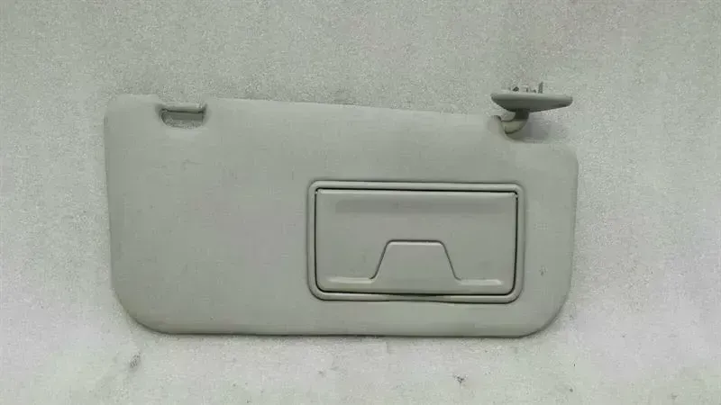 Mitsubishi Lancer Mitsubishi Lancer Right Sun Visor Sun Visor Visor Right Body type: Saloon
Fuel: Petrol