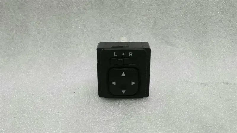 Mitsubishi Lancer MITSUBISHI Lancer X Mirror Switch 183570 Mirror Switch Body type: Saloon
Fuel: Petrol