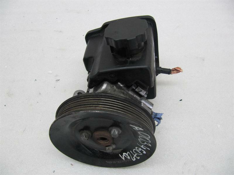 Mercedes-Benz Viano / Vito (W639) Mercedes Viano / Vito Power Steering Pump A0034607201 Power Steering Pump Body type: Van
Fuel: Diesel