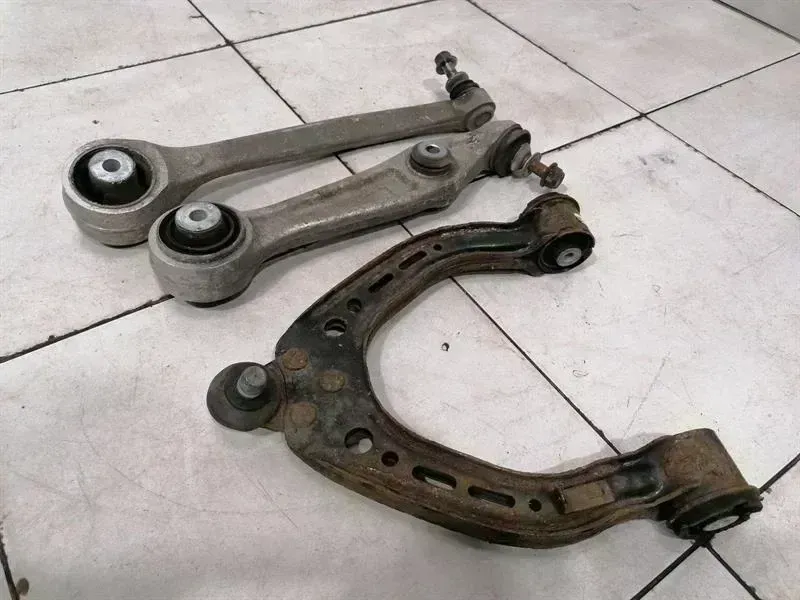 Tesla Model S Right Front Hub Tesla Model S 90D Right Front Wishbone Side Han...