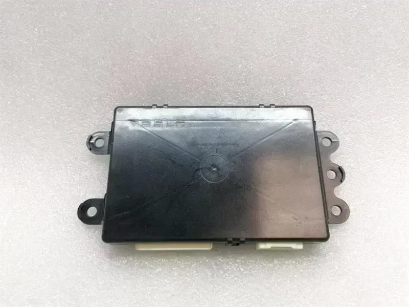 Tesla Model S Electronic module Tesla Model S 90D Airmatic Suspension 1060989-0...