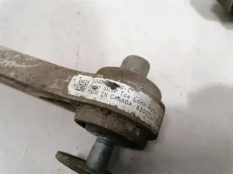 Tesla Model S Left Rear Hub Tesla Model S 90D Left Rear Hub 1042506-00-B Wh...
