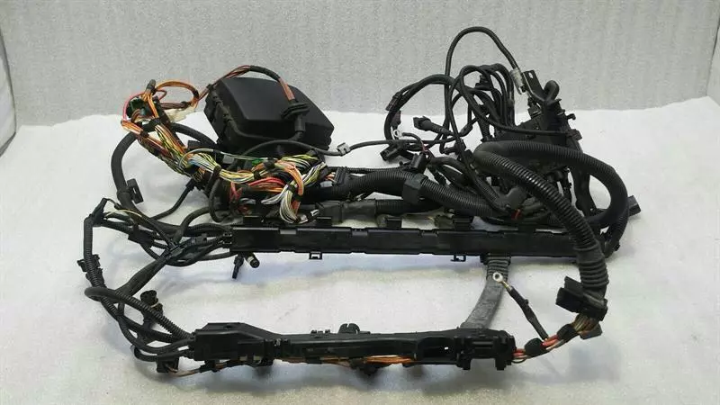 BMW Z4 (E85 / E86) BMW Z4 E85 E86 RHD Engine Wiring Loom 12517565488 Right Hand Drive Body type: Coupe
Fuel: Petrol