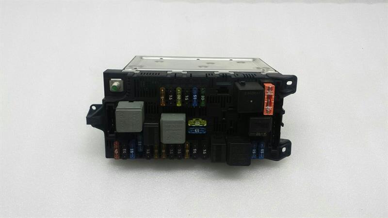 Mercedes-Benz CLS (C219) Mercedes CLS W219 Fuse Box A2115456201 Fuse Box SAM Body type: Saloon
Fuel: Petrol