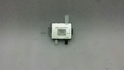 Mercedes SL R230 antenas pastiprinātājs A2208271842 antenas pastiprinātājs