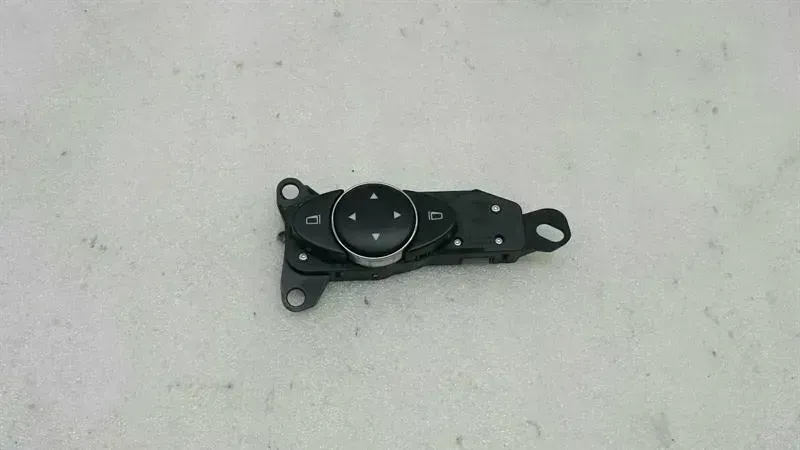 Mercedes-Benz CLS (C219) Mercedes CLS W219 mirror adjustment switch A2118215779 mirror switch Body type: Saloon
Fuel: Petrol