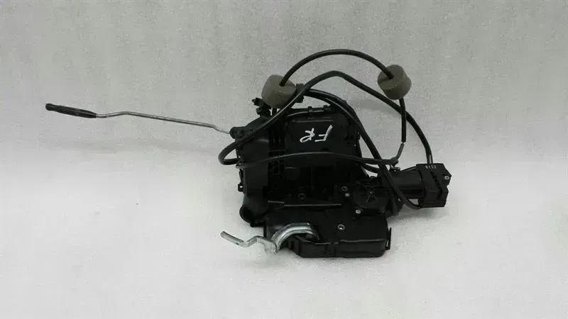 Mercedes-Benz CLS (C219) Mercedes CLS W219 door lock front right A2197201035 door lock keyless go Body type: Saloon
Fuel: Petrol