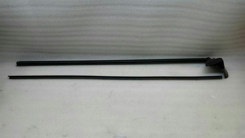 BMW 3 (E46) BMW 3 Series E46 Right Body Moulding 51327026392 Door Bar Right MATTE BLACK