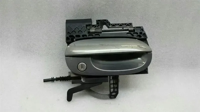 BMW Z4 (E85 / E86) BMW Z4 E85 7114956 Right Door Handle RIGHT HANDLE RHD Body type: Convertible
Fuel: Petrol