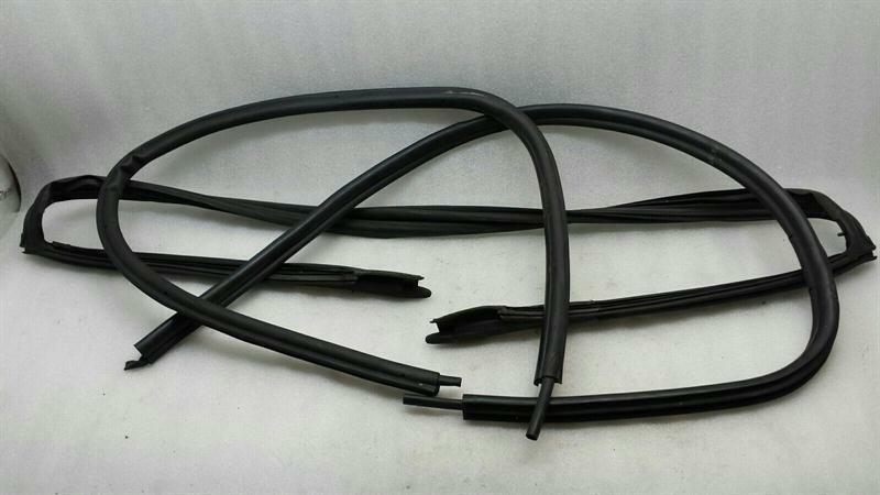 BMW Z4 (E85 / E86) BMW Z4 E85 windscreen seal 7017021 windshield gasket Body type: Convertible
Fuel: Petrol