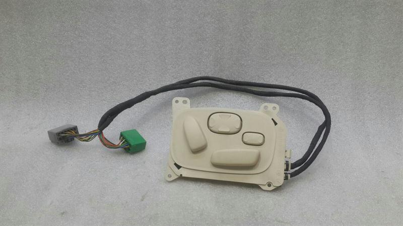 Jaguar XJ Jaguar XJ X350 X358 Right Seat Switch 2R83-14A700-JA Seat Right Switch Body type: Saloon
Fuel: Petrol