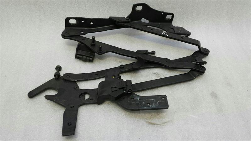 Mercedes-Benz A (W169) Mercedes SL R230 Right Hardtop Hinge A2307501051 Top Hinge Right