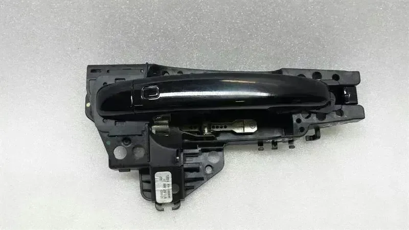 Audi A4 (B8) Audi A4 8K RRH door handle 8T0837886B door handle rear right Body type: Estate
Fuel: Petrol