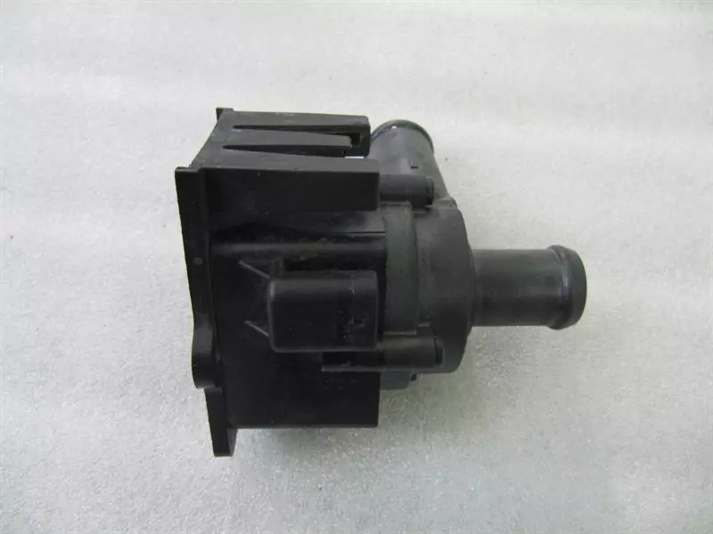Audi A4 (B9) 2015-... Audi A4 8K additional cooling pump 8K0819147 coolant pump pump