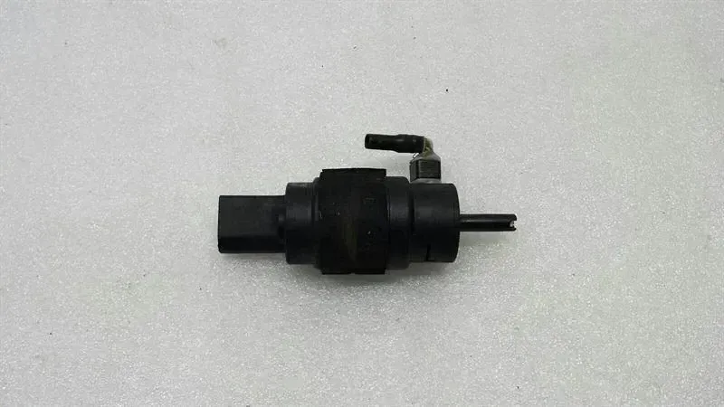 Audi A4 (B8) Audi A4 8K washer fluid pump 8K5955647 washer water pump Body type: Estate
Fuel: Petrol